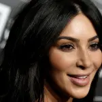 Parigi, Kim Kardashian sequestrata e rapinata nell'hotel, rubati i gioielli