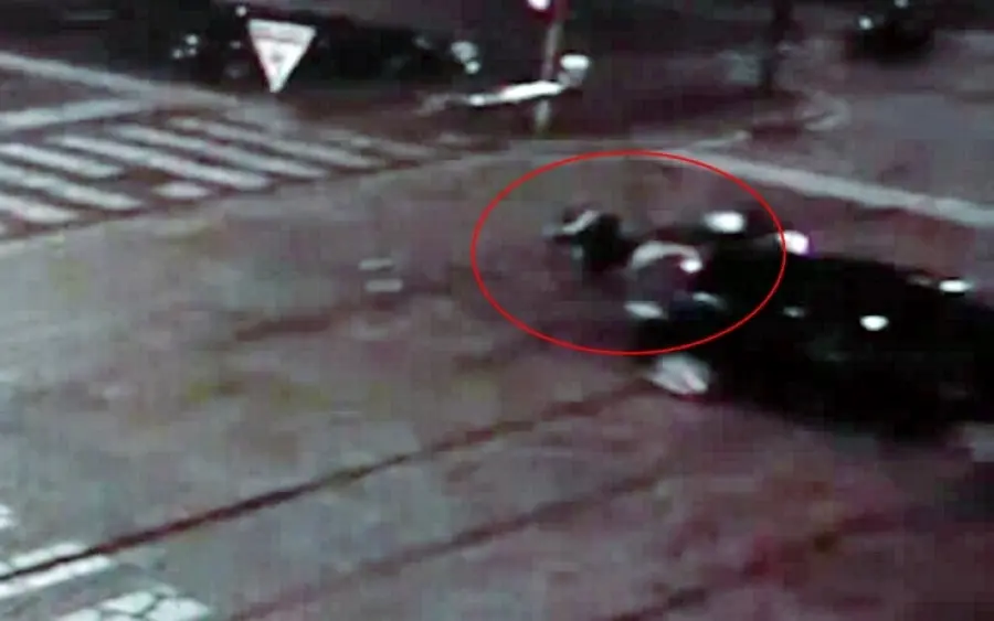 Milano, 27enne travolge due ragazze in scooter e dopo 4 giorni si costituisce