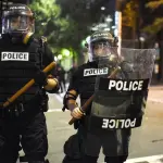 Charlotte, manifestanti contro polizia, utilizzati i lacrimogeni
