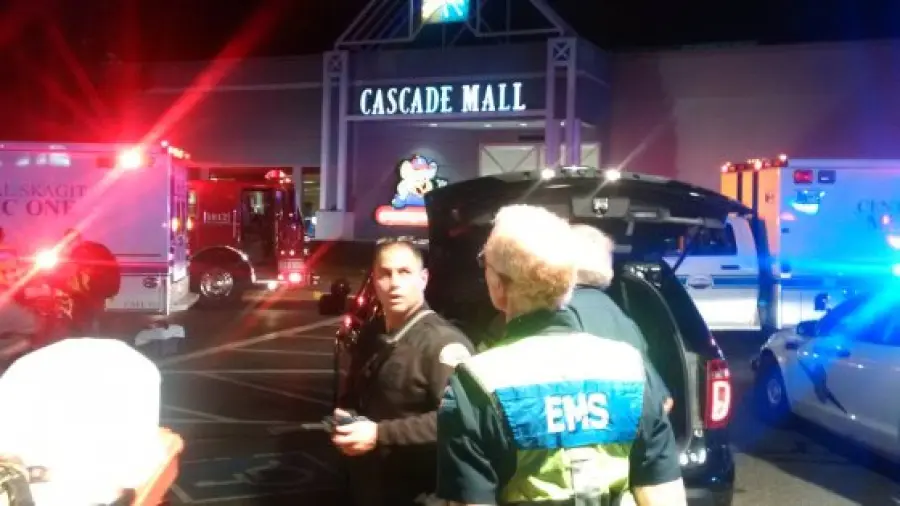 Burlington, USA: sparatoria nel centro commerciale, uccise quattro persone. Caccia al killer
