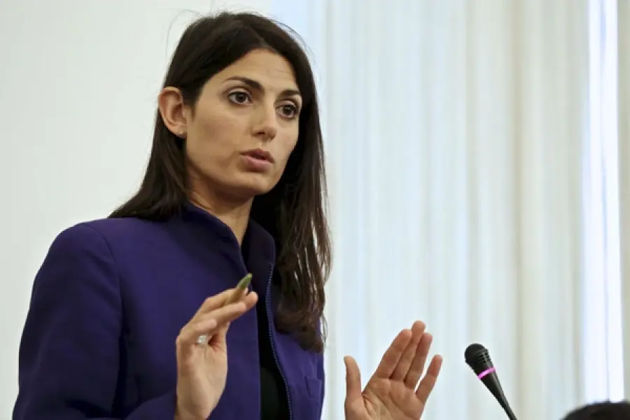Virginia Raggi sembra arrancare in salita e prendere decisioni insicure