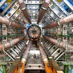 Finto rituale sacrificale al CERN di Ginevra. Persone incappucciate inscenano un rito satanico, il video