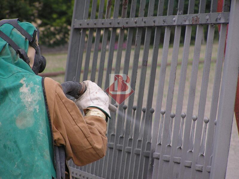 La Sabbiatura a Modena: Processo, Vantaggi e Applicazioni