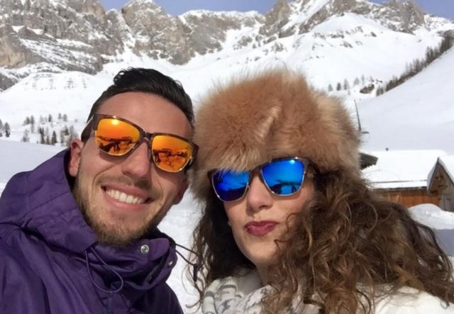 Parroco ai funerali dei due fidanzati morti al Rigopiano: usare bene i soldi, non rubarli